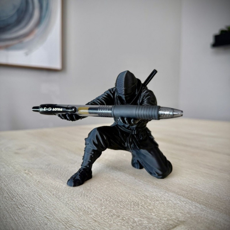 Resin Art Stand - Portalápices con Figura de Ninja, Adorno