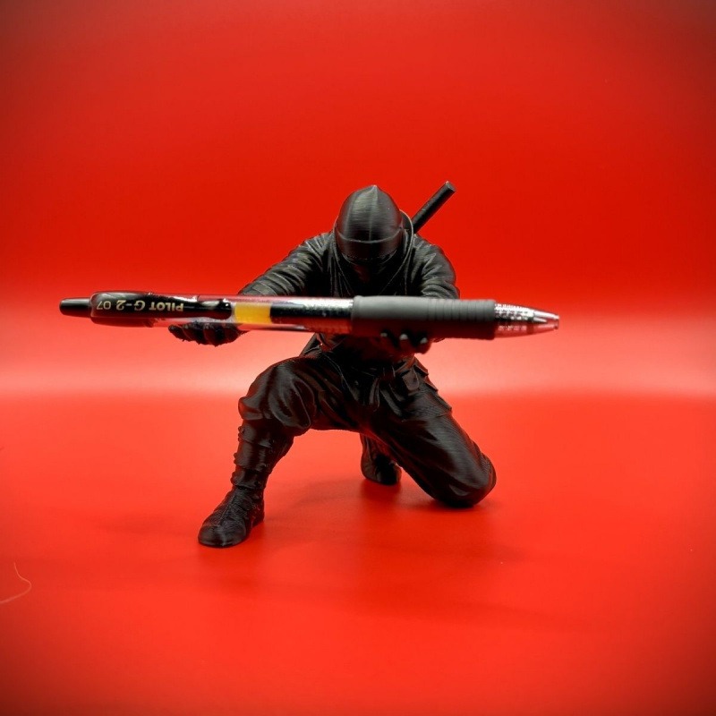 Portalápices con Figura de Nin - Resin Art Stand reseña y precio